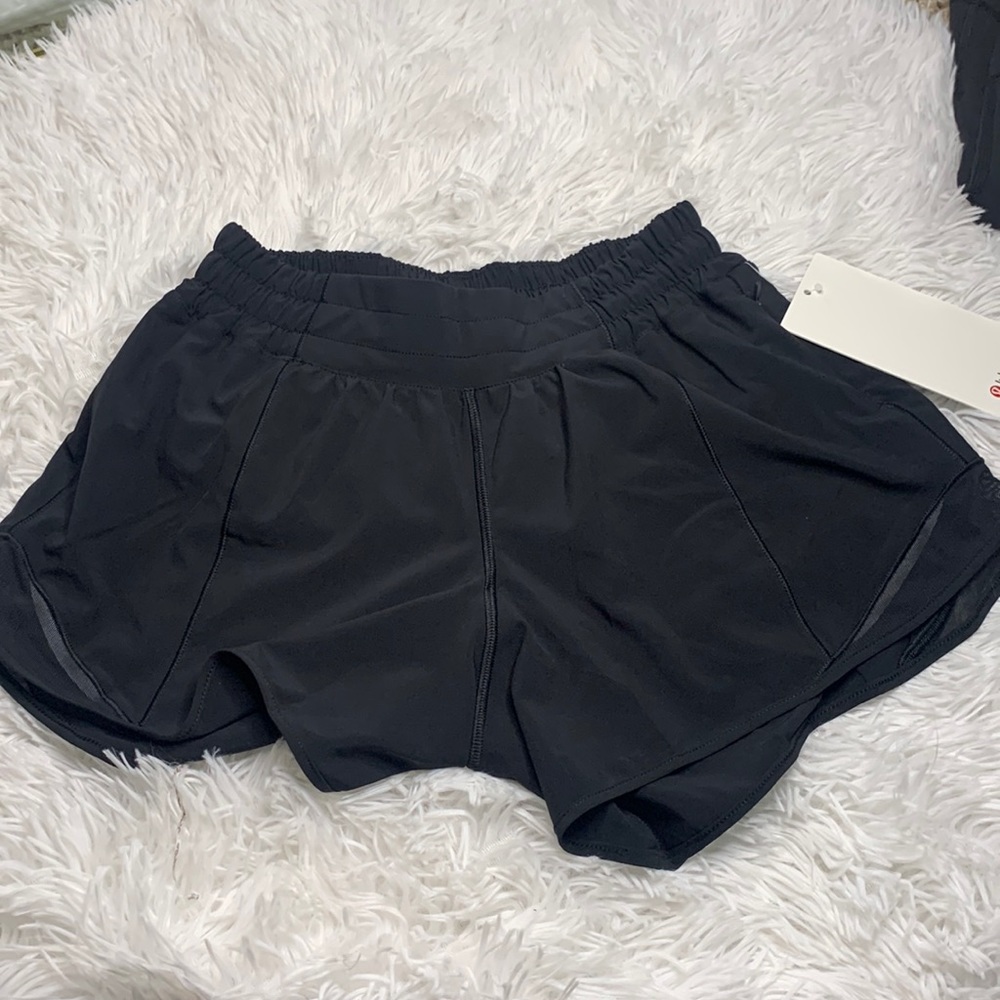 Lululemon Hotty Hot Low-Rise Lined Short 4"